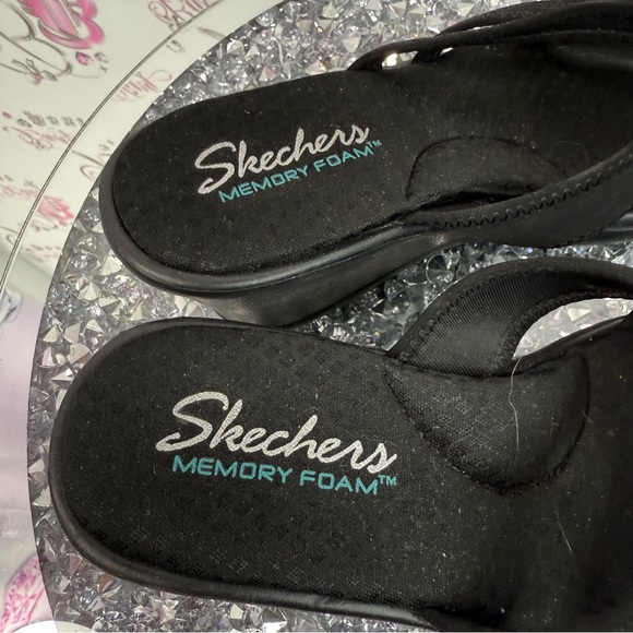 Skechers sandals wedge strappy comfy Women's Black Wedge Sandals - Picture 6 of 9